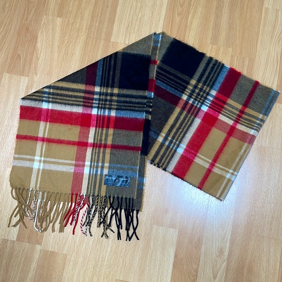 NWOT D&Y Softer Than Cashmere Fringe Scarf - Picture 2 of 4